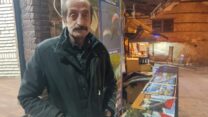 יאנוס, סוכן נסיעות, במשרדו בנמל באנטליה. כשדיבר על חבריו באדנה ובכפר סמוך שהקשר איתם אבד, הוא הזיל דמעה (צילום: אוריאל לוי)