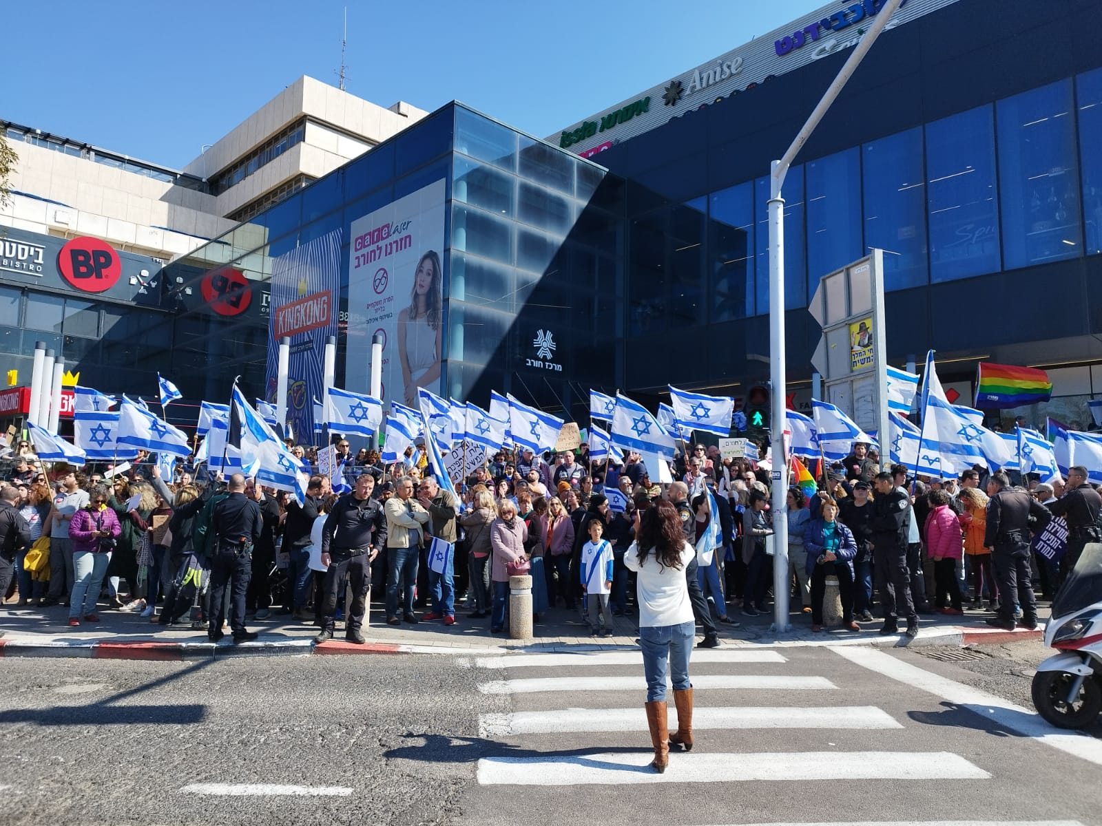 הפגנה במרכז חורב בחיפה במחאה על הרפורמה במערכת המשפט (צילום: קרן שגי)