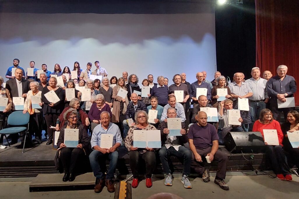 חברי המחתרת ומשפחות חברי המחתרת שקיבלו את האות בשמם (צילום: אלן שניידר) חברי המחתרת ומשפחות חברי המחתרת שקיבלו את האות בשמם (צילום: אלן שניידר)