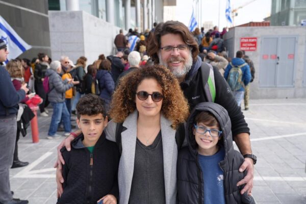 משפחת שטדלר: בועז, ליעד והבנים שילה ושני (צילום: ג'וליה לרמה)