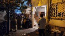 המדרגות שקרסו בבניין בשכונת התקווה (צילום: כבאות והצלה ארצי)