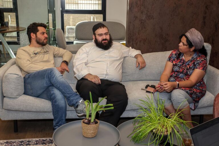 רובין, הוכנברג ובקשי. רובין: "אנחנו מבקשים לחולל שינוי תודעתי חברתי. להגיד שהאתגר שלנו הוא החיים ביחד, וגיבוש הסכמות רחבות שיאפשרו לנו לעשות זאת" (צילום: כדיה לוי)