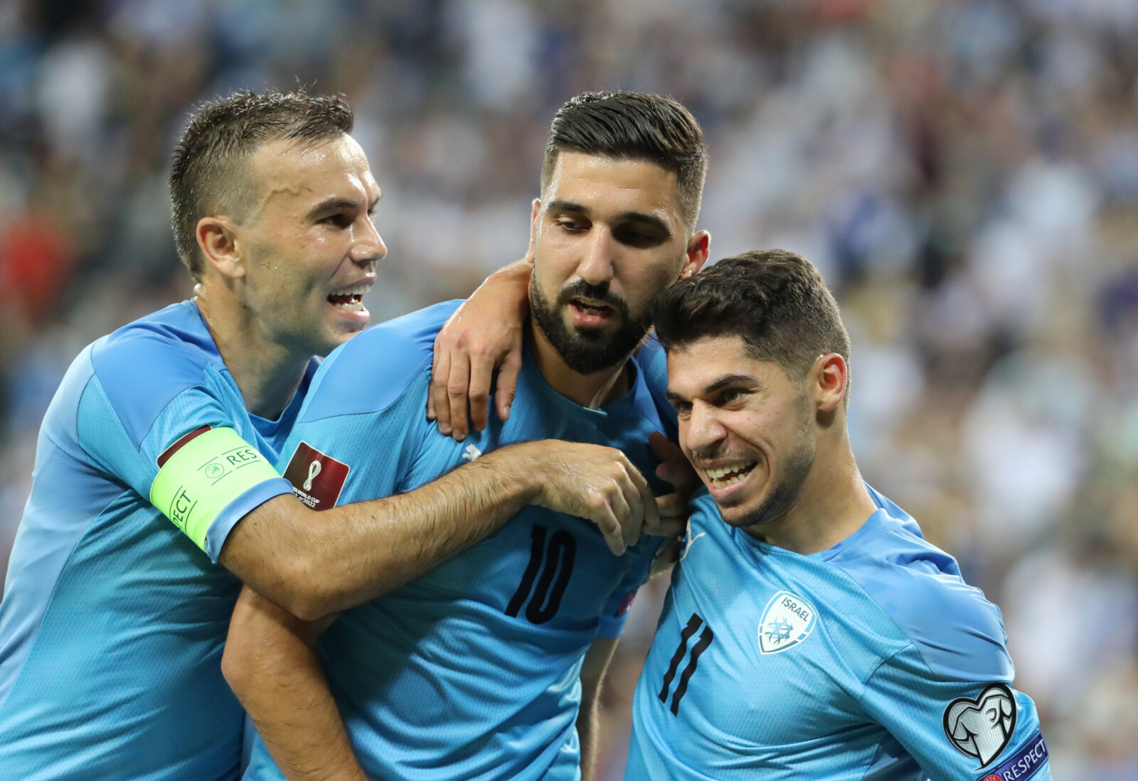 ביברס נאתכו, מונאס דאבור ומנור סולומן חוגגים שער של נבחרת ישראל מול אוסטריה (צילום: REUTERS/Amar Awad)