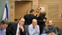 עימות בוועדת החוקה לאחר אישור החלק השני ברפורמה המשפטית, הכולל את פסקת ההתגברות ואיסור בג״ץ לפסילת חוקים (צילום: נועם מושקוביץ׳/ דוברות הכנסת)