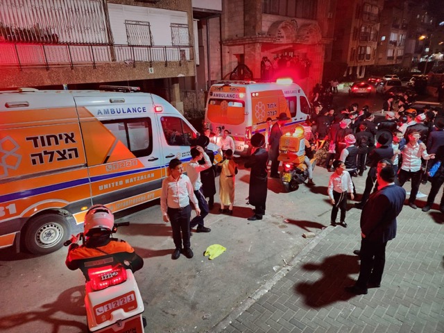 ניידת איחוד הצלה בבני ברק במהלך חג פורים (צילום: דוברות איחוד הצלה) ניידת איחוד הצלה בבני ברק במהלך חג פורים (צילום: דוברות איחוד הצלה)
