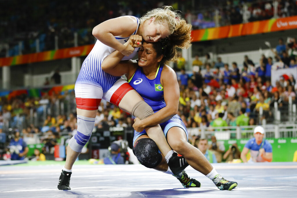 אילנה קרטיש בשמינית גמר ההיאבקות באולימפיאדת ריו 2016 (צילום: AP Photo/Markus Schreiber)