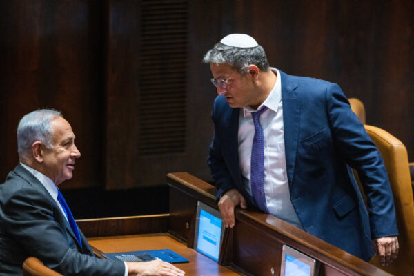 ראש הממשלה בנימין נתניהו עם ראש מפלגת עוצמה יהודית ח"כ איתמר בן גביר (צילום: אוליבייה פיטוסי/פלאש90)