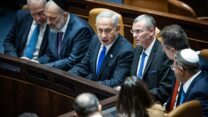 נתניהו דרעי ולוין (צילום: יונתן זינדל/פלאש90)