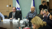 יו״ר ועדת חוק חוקה ומשפט, ח״כ שמחה רוטמן, במהלך ההצבעה על תיקון חוק יסוד השפיטה (צילום: יונתן זינדל/ פלאש90)