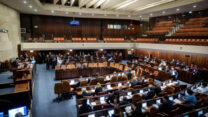 הצבעה במליאת הכנסת (צילום: יונתן זינדל/פלאש90)