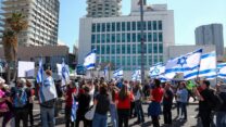 מפגינים נגד המהפכה המשפטית בתל אביב (צילום: גדעון מרקוביץ׳/ פלאש90)