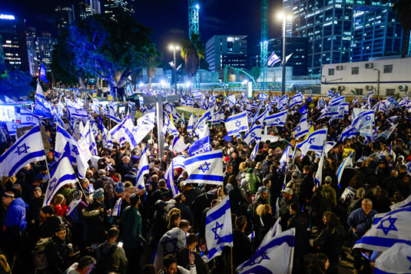 הפגנת תמיכה ברפורמה המשפטית ברחוב קפלן בתל אביב (צילום: אריק מרמור / פלאש 90)