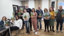 חלוקת שתילים במקומות עבודה לכבוד טו' בשבט. צילום: באדיבות הסתדרות עובדי המדינה