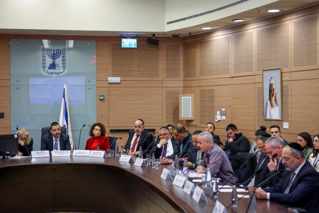 הדיון הוועדה לצמצום פערים חברתיים בפריפריה בנושא סלי המזון לפסח (צילום: דוברות הכנסת – נועם מושקוביץ) הדיון הוועדה לצמצום פערים חברתיים בפריפריה בנושא סלי המזון לפסח (צילום: דוברות הכנסת – נועם מושקוביץ)
