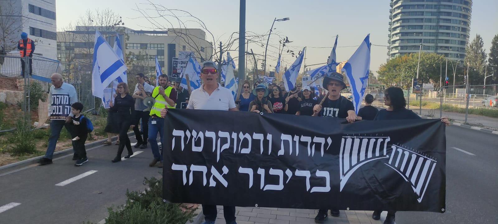 הפגנה בגבעת שמואל נגד הרפורמה במערכת המשפט (צילום: ניצן צבי כהן)