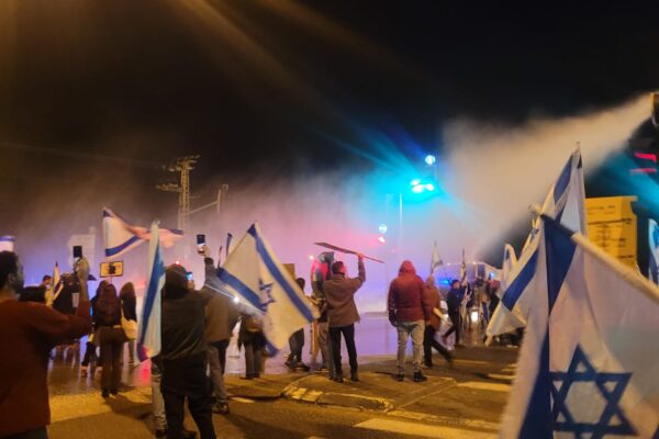 מכת"זית משטרתית בצומת כרכור (צילום: דוברות המשטרה)