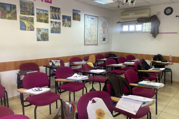 A classroom at Ulpan Hadera (Photo: Nancye Kochen)