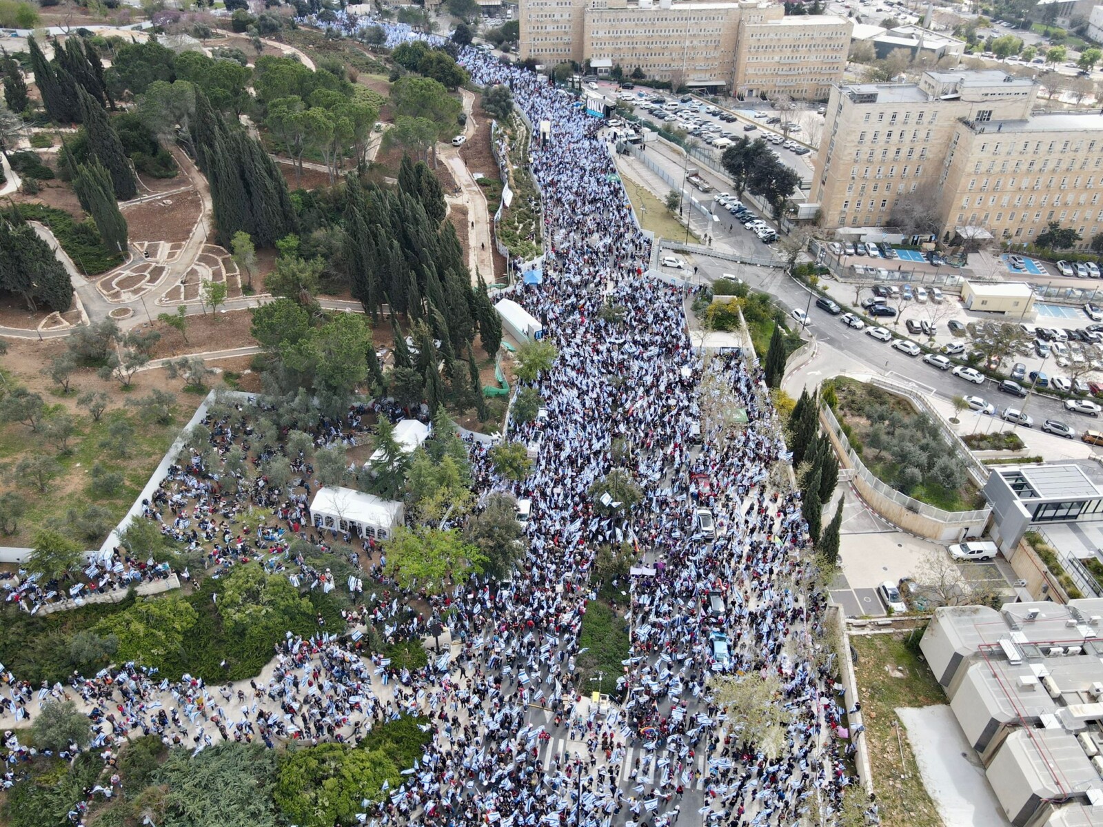 רבבות מפגינים מול משכן הכנסת בירושלים נגד הרפורמה במערכת המשפט (צילום: ארגוני המחאה)
