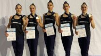 נבחרת ישראל בהתעמלות אמנותית זוכות במדליית הזהב בגביע העולם ביוון (צילום: באדיבות איגוד ההתעמלות בישראל)