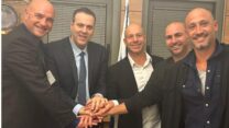 השר מיקי זוהר עם ארגון השחקנים ויו"ר מנהלת הליגה בכדורסל (צילום: משרד התרבותוהספורט)