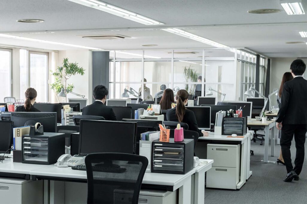 נשים וגברים במשרד (צילום אילוסטרציה: Shutterstock)