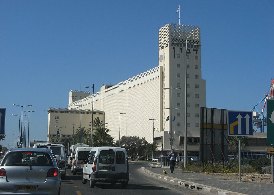 ממגורות חיפה (לשעבר ממגורון דגון) (צילום: יעקב / ויקימדיה קומונס)