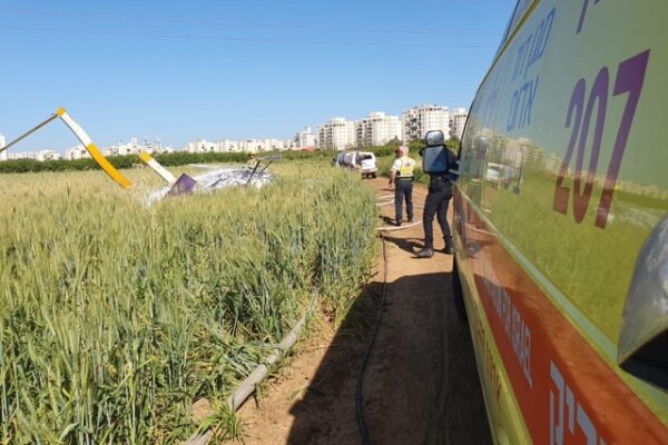 זירת התרסקות מסוק קל בשרון, סמוך לנתניה (צילום: דוברות מד״א)