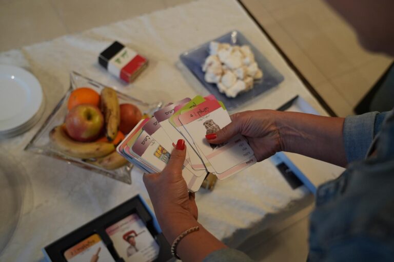 The cards of “chawain” and “badlak dakhtor.” (Photo: Julia Larma)