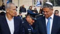השר לביטחון פנים לשעבר עמר בר לב בטקס החילופין עם מחליפו בתפקיד, השר לביטחון לאומי איתמר בן גביר (צילום: אוליבייה פיטוסי/פלאש90)