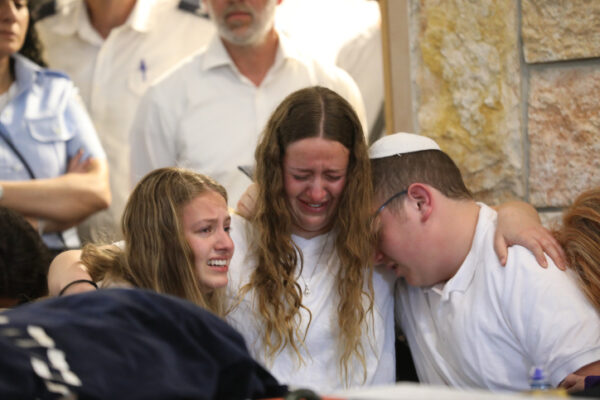 אחיהן ואחיותיהן של מאיה ורינה די שנרצחו בפיגוע בבקעת הירדן. מימין: יהודה, קרן וטלי (צילום: נועם רבקין פנטון\פלאש90)