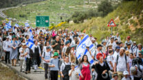 אלפים צועדים למאחז אביתר במהלך חג הפסח (צילום: שריה דיאמנט/פלאש90)