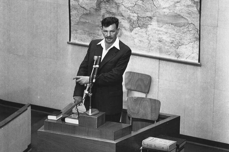 יצחק צוקרמן מעיד במשפט אייכמן (צילום: אוסף התצלומים הלאומי)