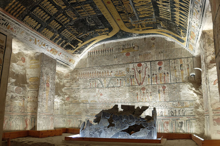 קברם של רעמסס ה-5 וה-6, לוקסור, מצרים. &quot;בניית קברים הייתה עבודה פיזית קשה בתנאים מחפירים&quot; (צילום: R Prazeres/ויקימדיה)