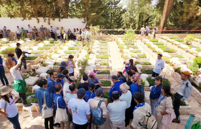 Members of the Youth Movement Council at the Mount Herzl Military Cemetery. (Photo: Youth Movement Council)