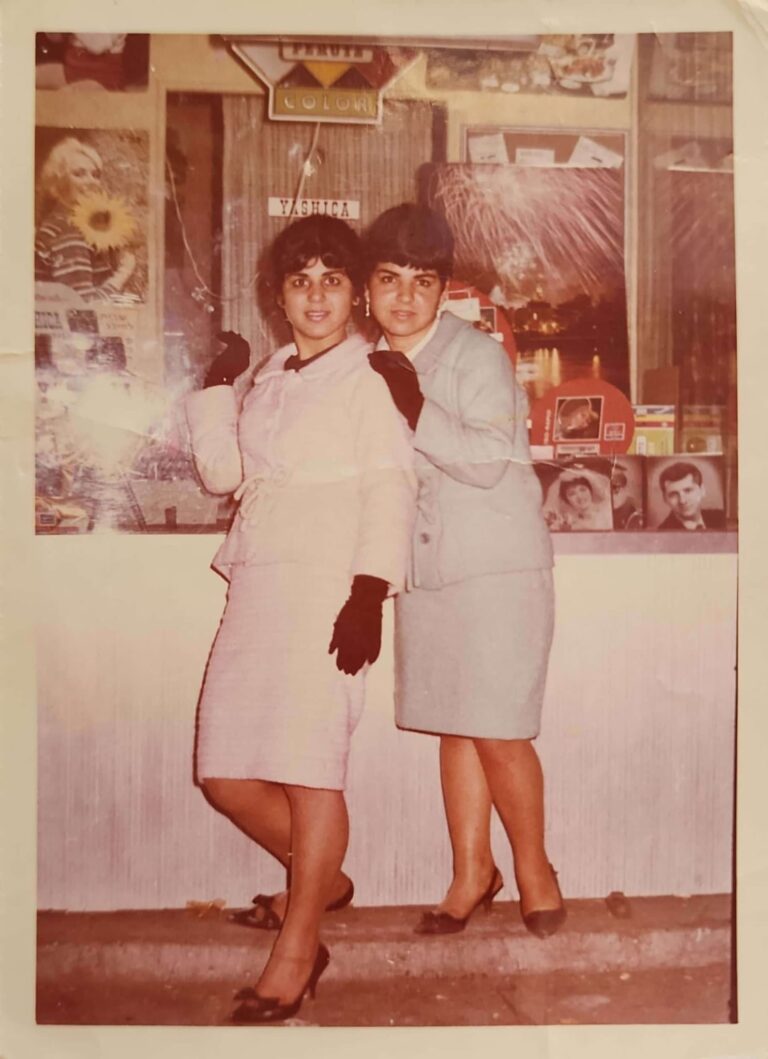 Drora Asher (on right) with her sister Esther in their youth. (Photo: private album)