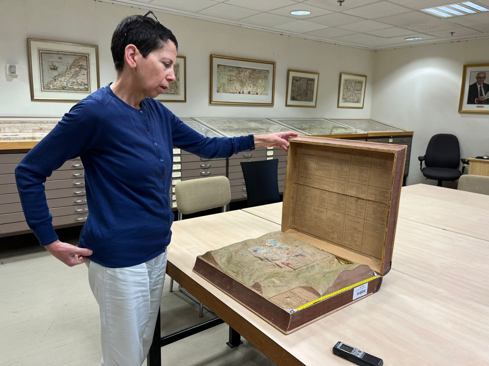 Ayelet Rubin, Director of the Eran Laor Cartographic Collection at the National Library of Israel: &quot;Maps are not sought for geographical accuracy. Until the 16th century, there were no tools for drawing maps with accurate measurements&quot; (Photo: Oren Dagan).