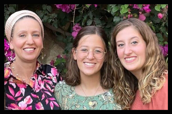 שלוש הנרצחות בפיגוע באפרת: לאה לוסי די (משמאל) ושתי בנותיה רינה (במרכז) ומאיה (צילום: אלבום פרטי)