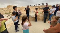 מטיילים בעבדת (צילום: דינה רוזנטל רט"ג)