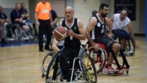 ערן לויטה, מאמן קבוצת מג'ד אל כרום בכדורסל בכיסאות גלגלים (צילום: עלמא מכנס קז)