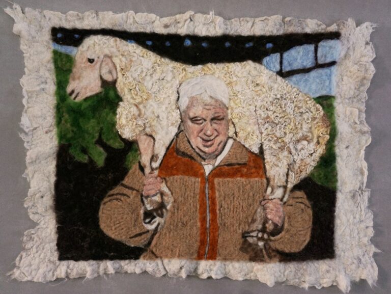 אריק שרון עשוי צמר כבשים (צילום: מטמון בערבה הערבה התיכונה)