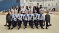 נבחרת ישראל בהתעמלות אמנותית עם מדליות הזהב בגביע העולם בבאקו (צילום: איגוד ההתעמלות בישראל)