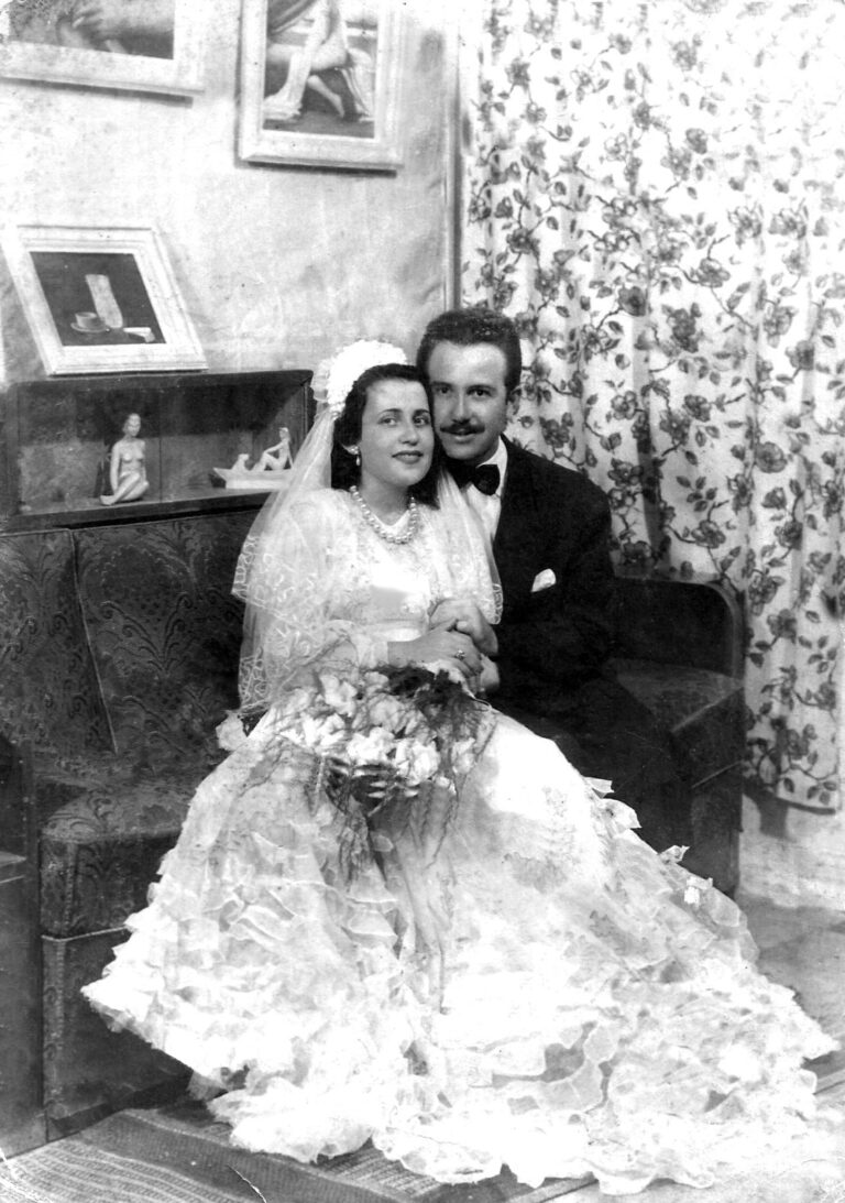 שמעון ולאה מלכי ביום חתונתם, 1951. בנם שי מלכי: &quot;אבא כמעט התעלף כששמע אותה שרה&quot; (צילום: אלבום פרטי)