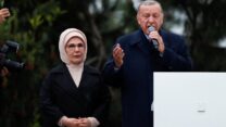 נשיא טורקיה הנבחר ארדואן לאחר ההכרזה על ניצחונו בסיבוב השני בבחירות לנשיאות טורקיה (צילום: REUTERS/Murad Sezer)