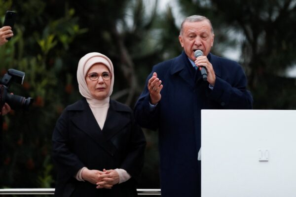 נשיא טורקיה הנבחר ארדואן לאחר ההכרזה על ניצחונו בסיבוב השני בבחירות לנשיאות טורקיה (צילום: REUTERS/Murad Sezer)