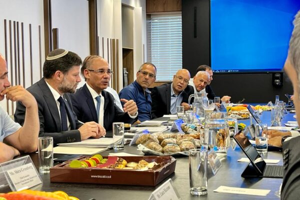 מפגש קרן המטבע עם שר האוצר בצלאל סמוטריץ' ונגיד בנק ישראל אמיר ירון (צילום: משרד האוצר)
