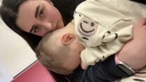 טטיאנה בסראב ובנה איליה במתקן הכליאה בנתב״ג (צילום: באדיבות המצולמת)