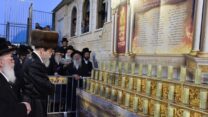 מתחם הזיכרון שהוקם בהר מירון לזכר 45 הרוגי האסון (צילום: אלי סגל)