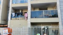 הבניין באשדוד ממנו נפל בן ה-7 שנפצע אנוש (צילום: דוברות איחוד הצלה)