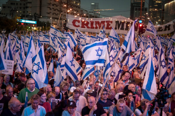 הפגנה נגד הרפורמה המשפטית בשדרות קפלן בתל אביב (צילום: אבשלום ששוני / פלאש 90)