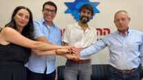 חתימה על הסכם קיבוצי בחברת צאלנג' איירליינס (צילום: דוברות ההסתדרות)